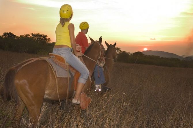 Guachipelin Adventure Tour: Horseback Riding