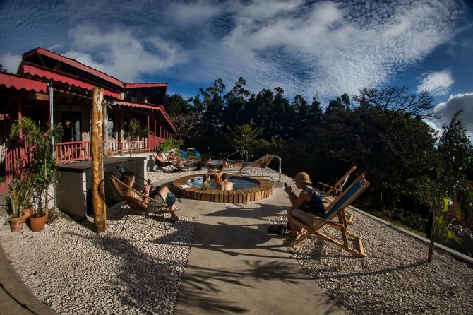 Outdoor Jacuzzi overlooking the cloud forest at Selina Monteverde