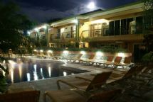 Hotel Mangaby at night