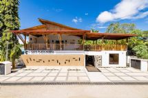 Main entrance at Café Playa Negra Hotel