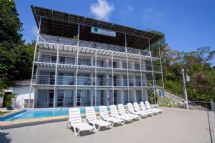 El Faro Beach Hotel, container building