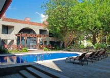 Pool gardens at Radisson San José