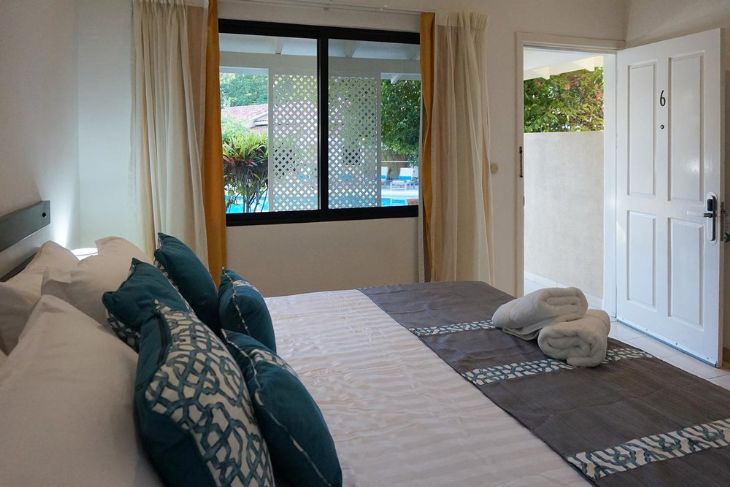 King bed room at Seis Playas Hotel
